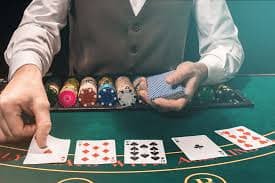 Player betting interface showing Ante and Pair Plus options